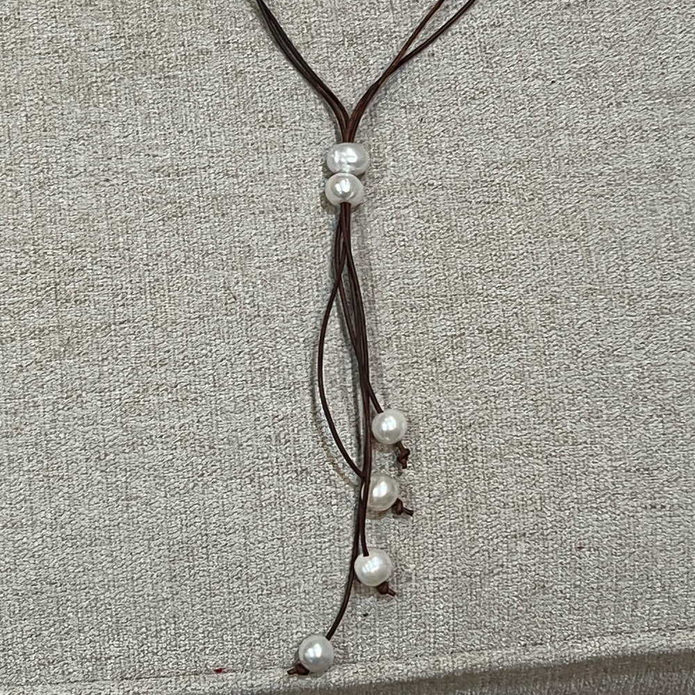 Drop Pearl & Leather Lariat Necklace - Picture 4 of 10